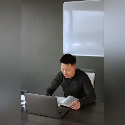 贺柠森